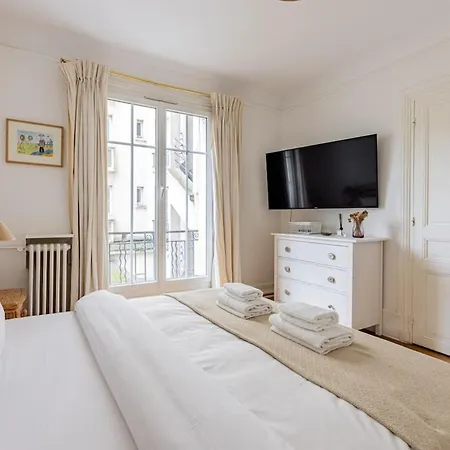 Parc Montsouris - In A Pretty Square - 2 Bedrooms *