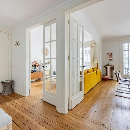 Apartament Parc Montsouris - In A Pretty Square - 2 Bedrooms