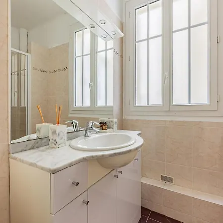 Parc Montsouris - In A Pretty Square - 2 Bedrooms * Paryż